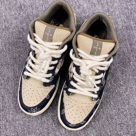 Nike Dunk Travis Scott low’s paisley- Black and Tan - Picture 3 of 4